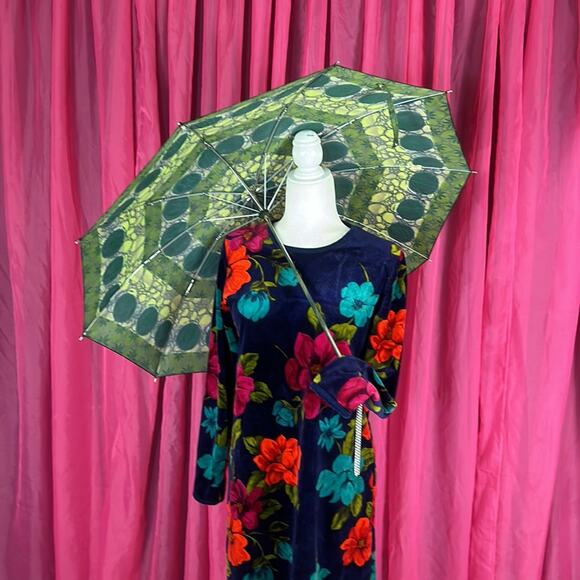 Vintage Accessories - Vintage 60s 3 fold lucite handle umbrella green mid century